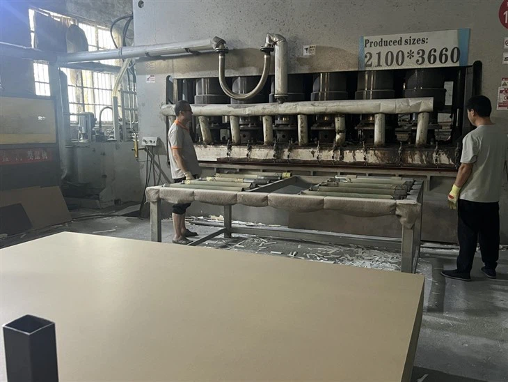 18*2100*2800MM White Mdf factory